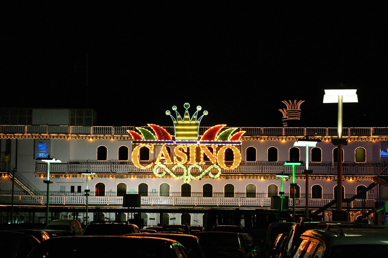 Do Online Casinos Let You Win At First?